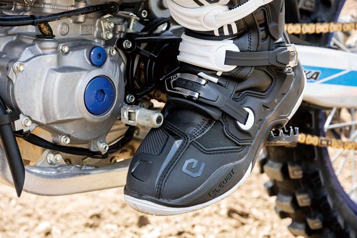 【Eleveit XレジェンドEVO オフロードブーツ】プロテクション性と軽さを両立【編集スタッフが本気で試す！みんなのテスト】