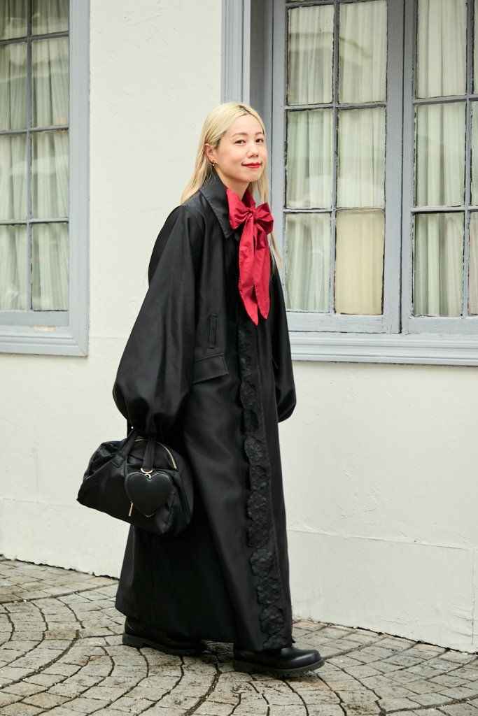 「オールブラック」をセンス良くまとめる秘訣！潔い黒を味方に、遊び心で差をつけて。【ファッジウィークエンド ファッションスナップ】