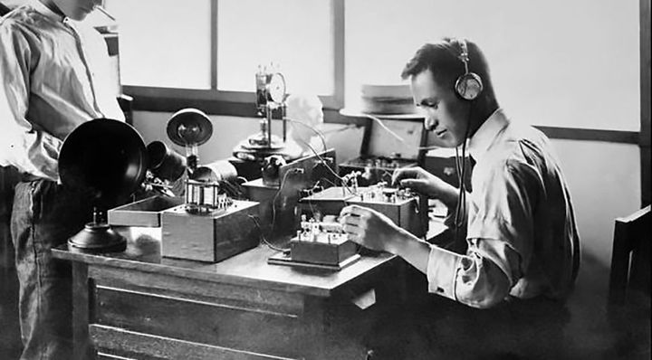 江木欣々の異父弟でシャープ創業者の早川徳治、1925年