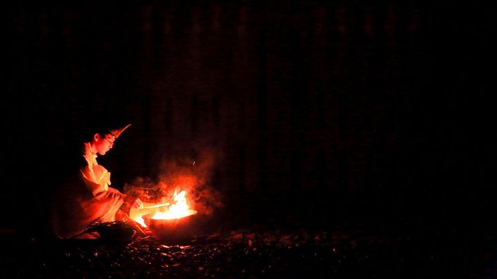 おまつりの間中、焚かれるかがり火。