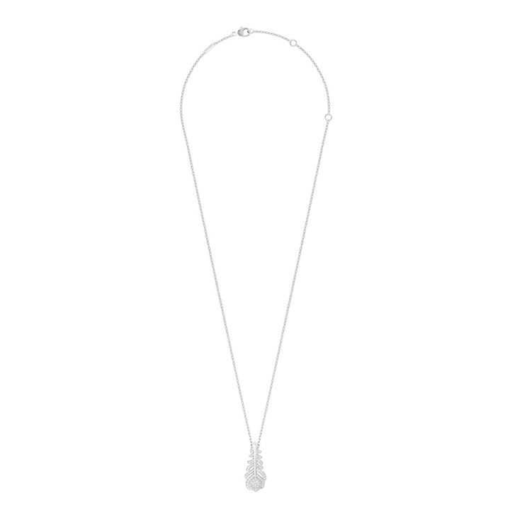 小ぶりなサイズ感ながら、本物の羽根さながらの精緻なディテールが光る