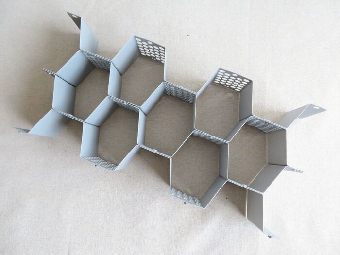 【ダイソー】奇妙なカタチのプレート？実は、衣替えシーズンに役立つ便利アイテムでした♪