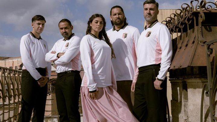 イタリアの「島クラブ」が美しき記念ユニフォームを発表！セリエA“最強時代”を彷彿デザイン