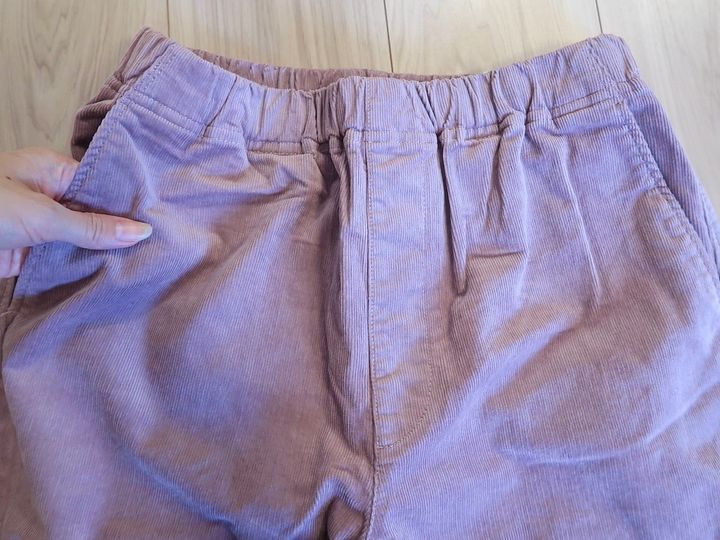 ウエストはゴムで楽ちん！ ポケットもついています