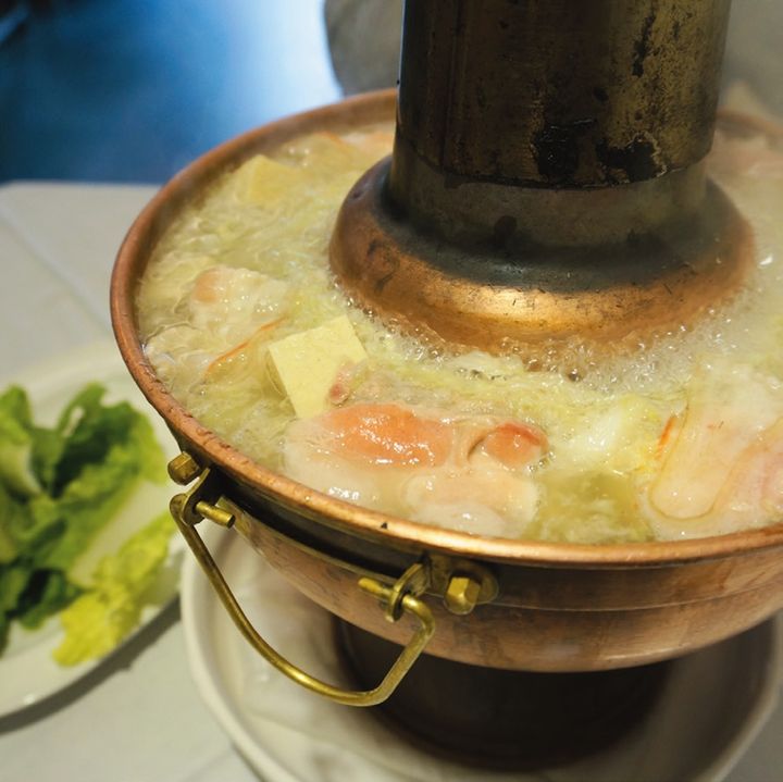 酢っぱい白菜鍋の店『ウェイルー』。「体の芯から温まる冬の名物料理」