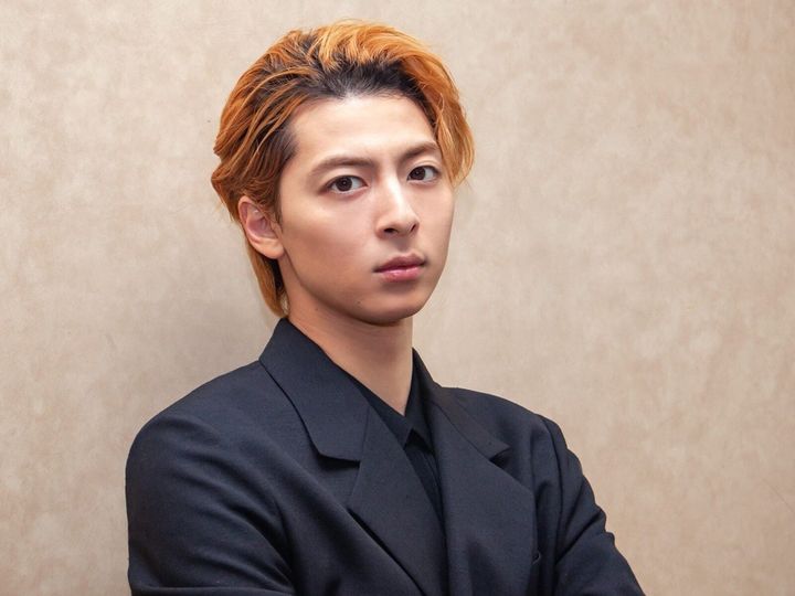 2025年10月31日公開の映画『盤上の向日葵』で、佐野直也を演じる高杉真宙さんにインタビュー！ 出演の決め手、佐々木蔵之介さんとのエピソードなど、さまざまなお話を伺いました。※写真：Kaori Saito（All About）