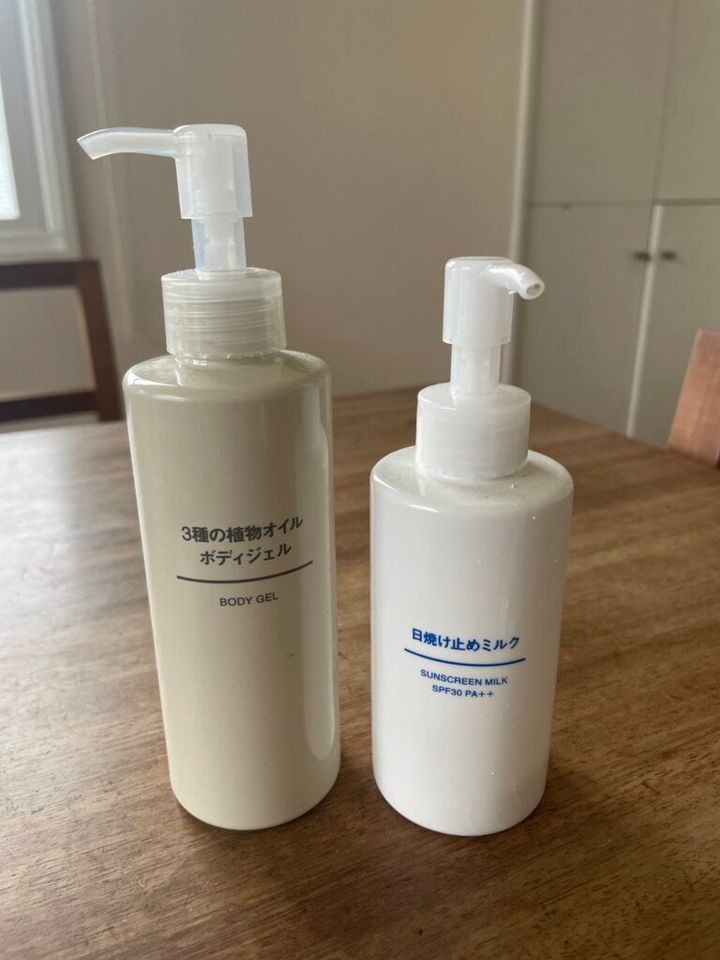 ３種の植物オイル ボディジェル 200mL￥1,490、日焼け止めミルク 30mL ￥590／無印良品