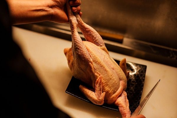 【東京都渋谷区】「ファイヤーバード恵比寿」で秋田県産「三関せり」を使用した「鴨セリ鍋コース」発売
