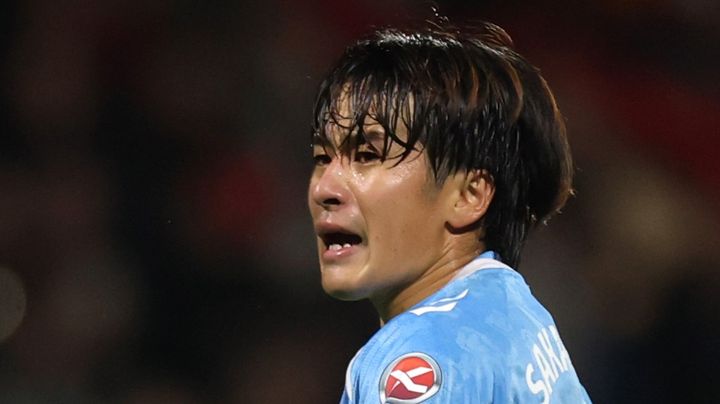 29歳の元日本代表MF、英2部首位チームで大暴れ！『ミサイル』ゴールに味方が感謝の美アシスト