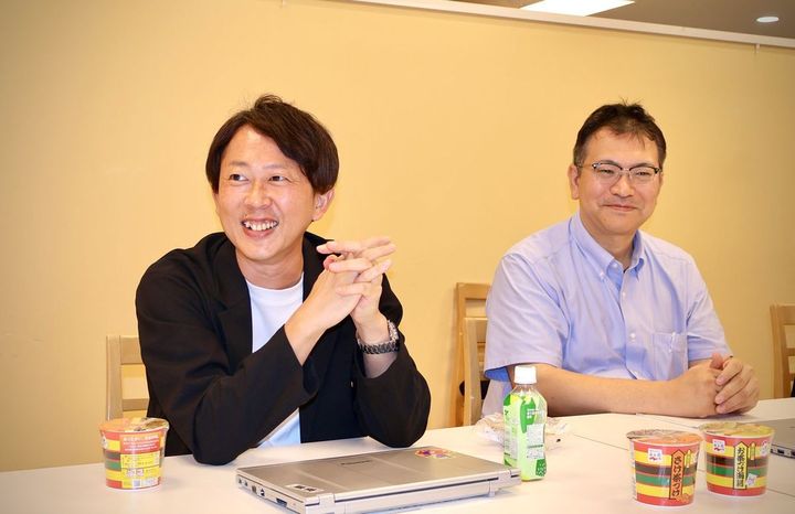 永谷園マーケティング本部の栗原紘明さん（左）と石川拓也さん（右）