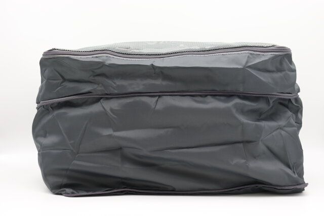 キャンドゥ 衣類圧縮バッグ メッシュ 使用例 厚み