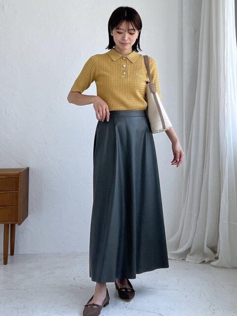 2025秋レザースカートきれいめカジュアルコーデ