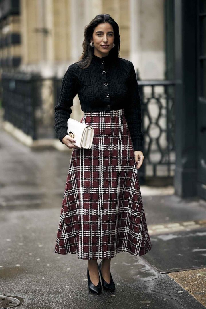 画像: お利口スタイルには締め色の黒を取り入れて