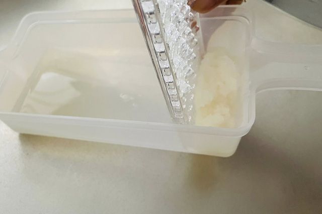 ダイソー しぼれるおろし器 大根おろしの水分をしぼれる