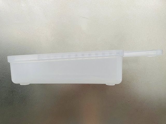 ダイソー しぼれるおろし器 おろしやすい傾斜付き