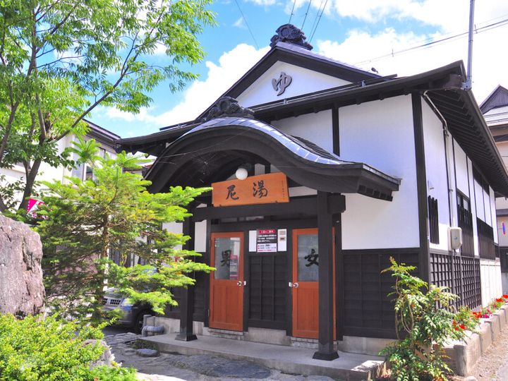 ラウンドも歴史も楽しむゴルフ旅はいかが？“あの人”が開湯した山形の温泉街