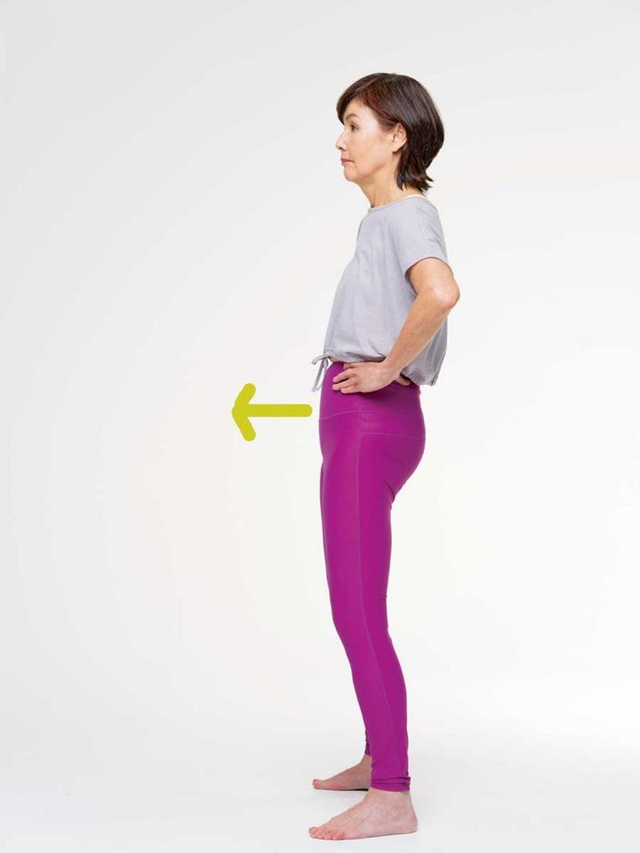 【２】腰だけぐいっと前に突き出します。ひざは曲げません