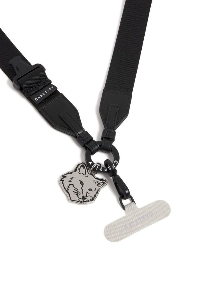 その他、MagSafe ウォレット、グリップスタンド、カードホルダースタンド、ステッカーなど、CASETiFY STUDiO 実店舗限定販売アイテムも展開。