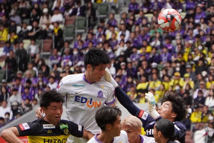 J1サンフレッチェ広島がルヴァン杯制覇！DF中野就斗が自慢の強肩で先制点アシスト「野球選手を目指していた」