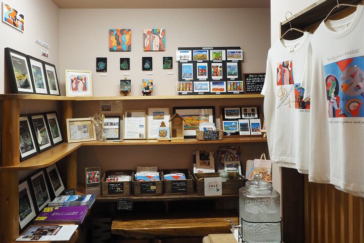 黄金のすすき揺れる箱根で週末トリップ。古民家アートカフェで楽しむ四角いレトロプリン「仙石原茶屋」