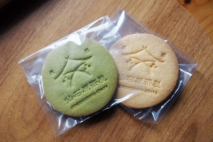 黄金のすすき揺れる箱根で週末トリップ。古民家アートカフェで楽しむ四角いレトロプリン「仙石原茶屋」