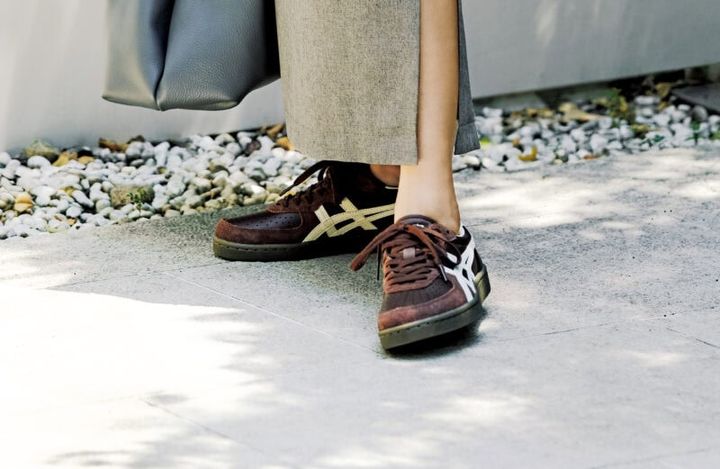 オニツカタイガーのブラウンスニーカー