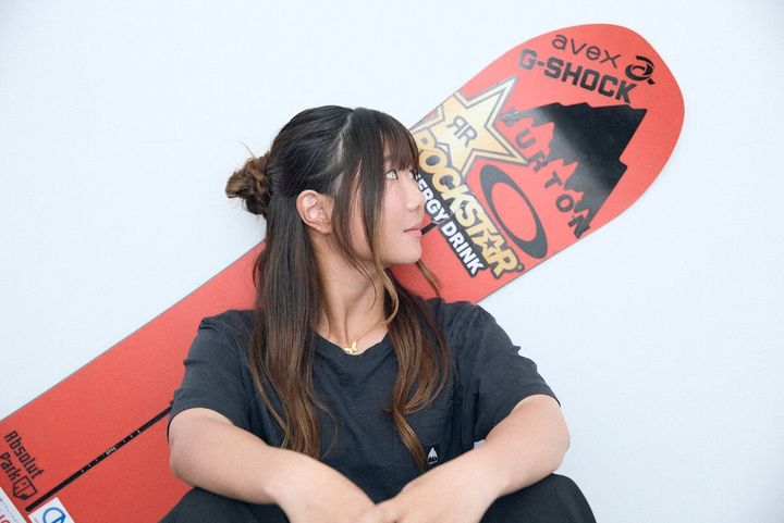 プロスノーボード選手の岩渕麗楽