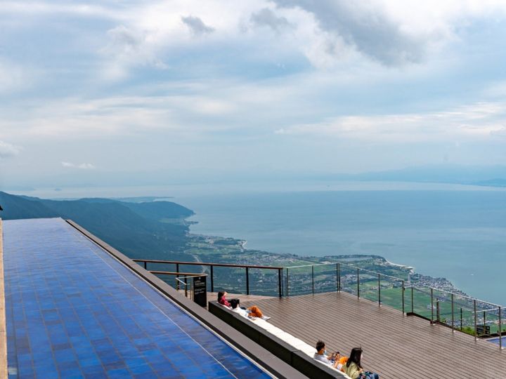 All About ニュース編集部が全国250人を対象に実施した絶景スポットに関するアンケートの調査結果から、秋に行きたいと思う「滋賀県の絶景スポット」ランキングを発表！ 2位「びわ湖テラス」を抑えた1位は？