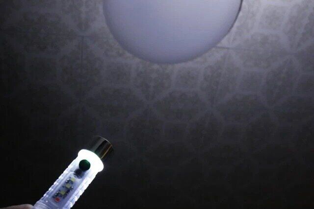 ダイソーのUSB充電式 LED スケルトンライト