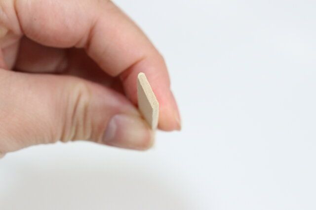 セリアの使い捨て掃除用木製ヘラ 30Pの側面