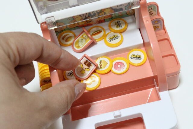 ダイソー コインプッシュゲーム機 台座 コイン 使用例 遊び方 ドーム部分