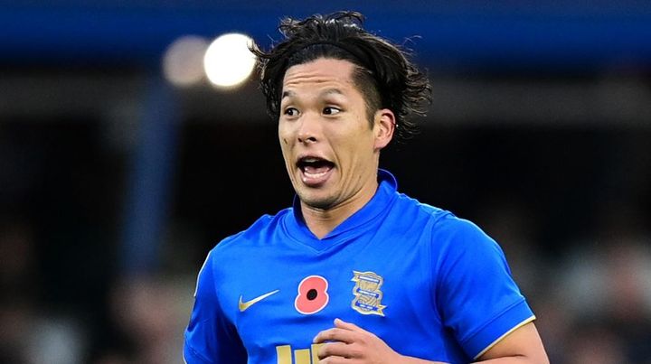 28歳の元日本代表MF、英2部で右SBとして1ゴール1アシストの大暴れ！「自然の猛威」と現地脱帽