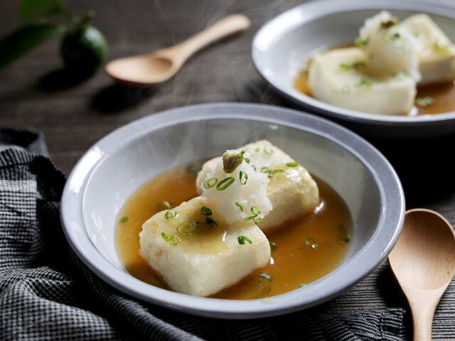 ⑤にかけ、お好みで大根おろしや青ねぎを添えたら出来上がり。