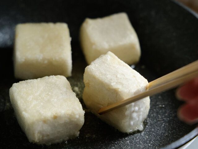 表面がパリッとしてきたら、器に盛っておく。