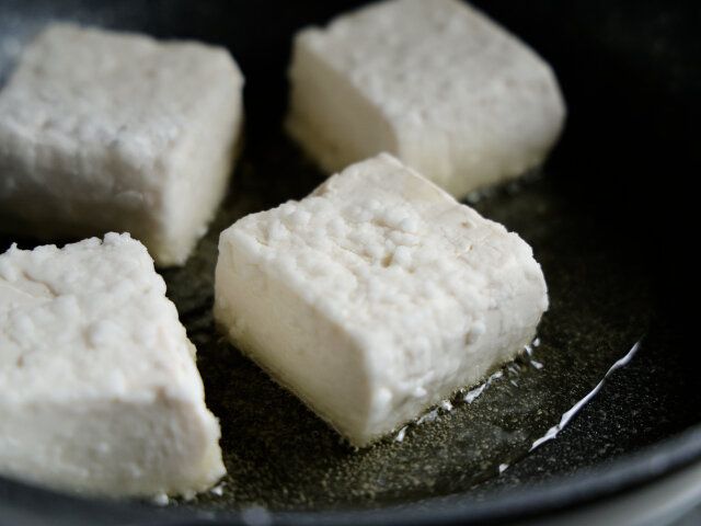 ②を入れて焼く。