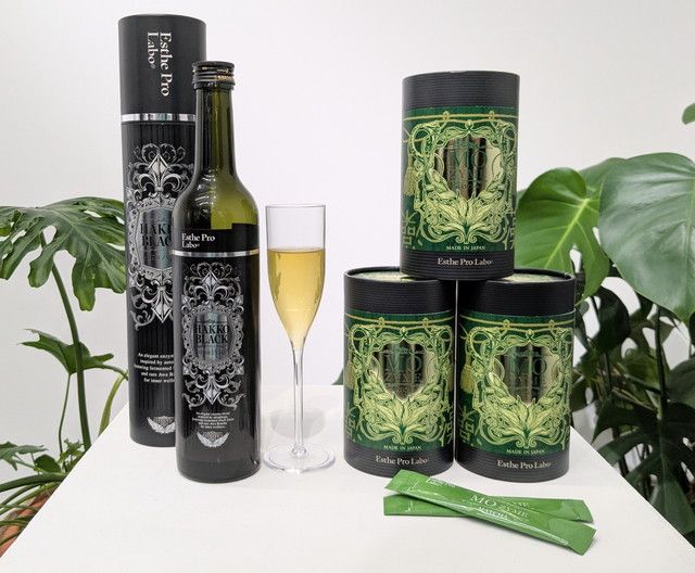 ハッコウブラック ハーブザイムのボトルとパッケージ