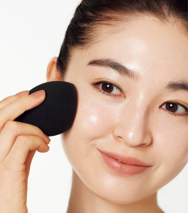 【トーンアップ下地_2】スポンジでツヤを出す