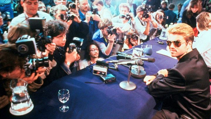 映画『ジョージ・マイケル 栄光の輝きと心の闇』より、ジョージ・マイケルの記者会見 A PROTOCOL MEDIA PRODUCTION （C）2022 width=
