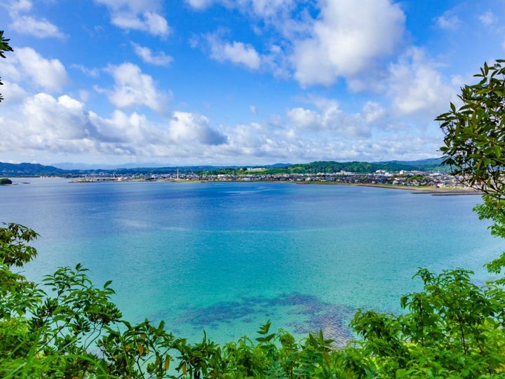 All About ニュース編集部が全国250人を対象に実施した「老後に住みたい」市に関するアンケートの調査結果から、「老後に住みたい」と思う富山県の市ランキングを発表！ 2位「氷見市」を抑えた1位は？