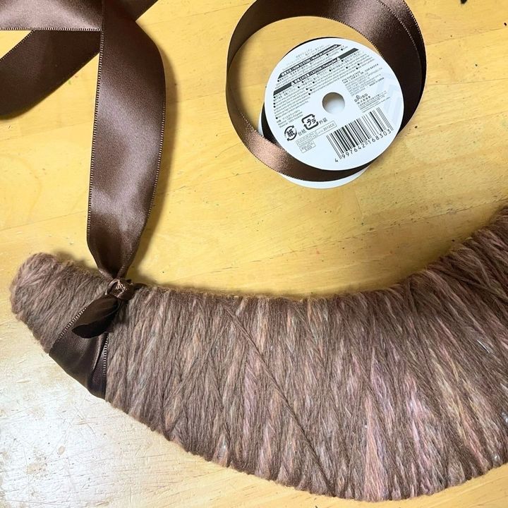 4.両端をリボンで結んで吊り下げる部分を作ります