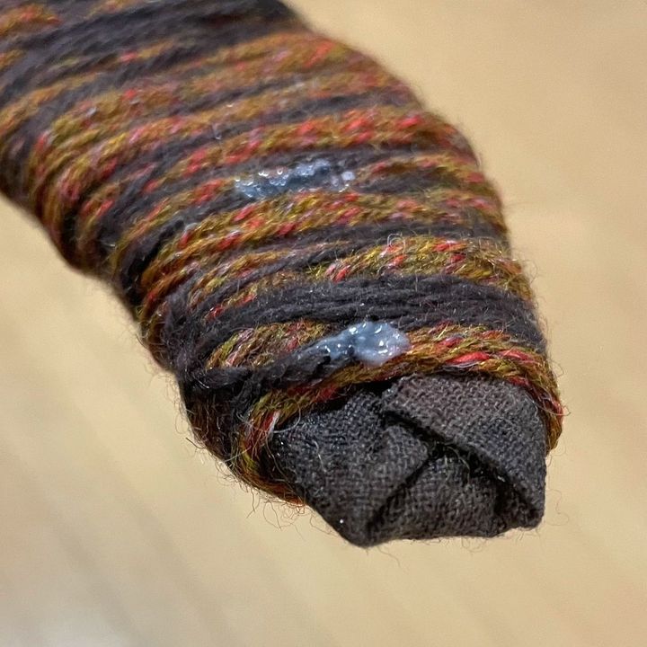 身近な材料で作るハロウィンハーフムーンリース