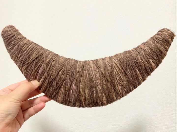 身近な材料で作るハロウィンハーフムーンリース