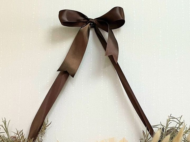 6.吊り下げるリボンに飾りリボンを結びます