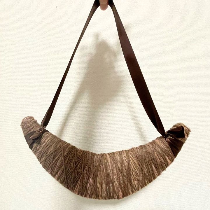 身近な材料で作るハロウィンハーフムーンリース