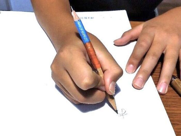 短くなった鉛筆を