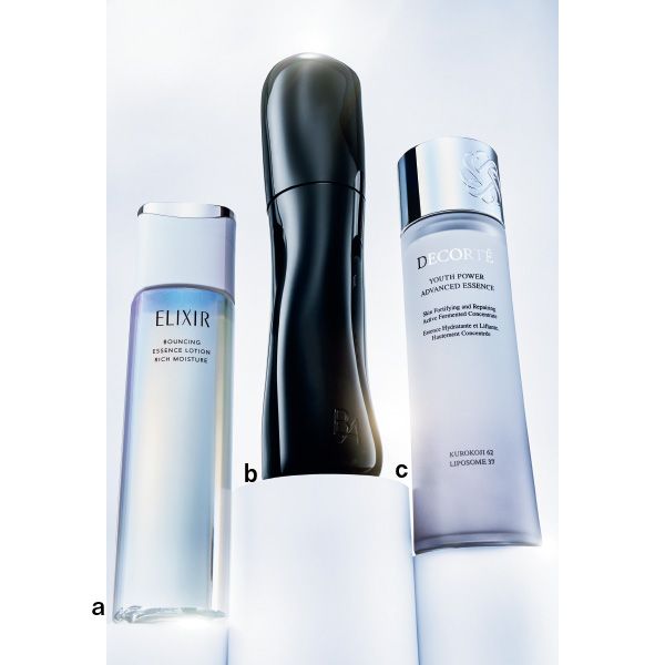 【a】エリクシール リフトモイスト ローション 【b】ポーラ B.A ローション 【c】コスメデコルテ ユース パワー エッセンス ローション