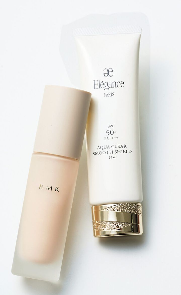 （右）透明感をプラス。 アクアクリア スムースシールドUV SPF50+･PA++++ ￥5,500／エレガンス コスメティックス （左）みずみずしい質感に。 RMK メイクアップベース ￥4,400／RMK Division 