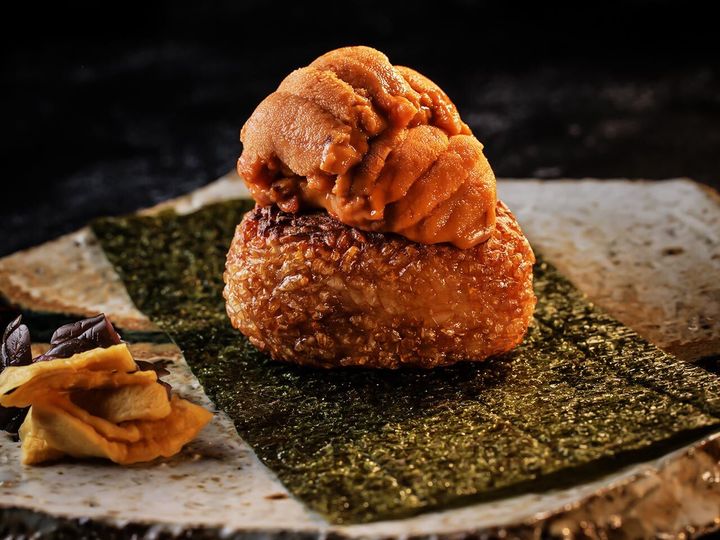 赤坂『赤坂 港かっぽれ』の「うに焼きおにぎり」