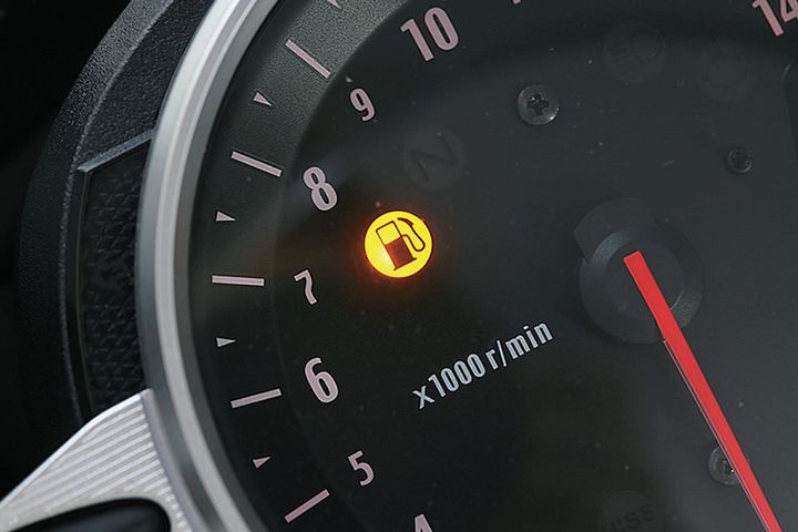 ［エンジンがかからない！］キャブ車の場合は燃料コックの位置を確認