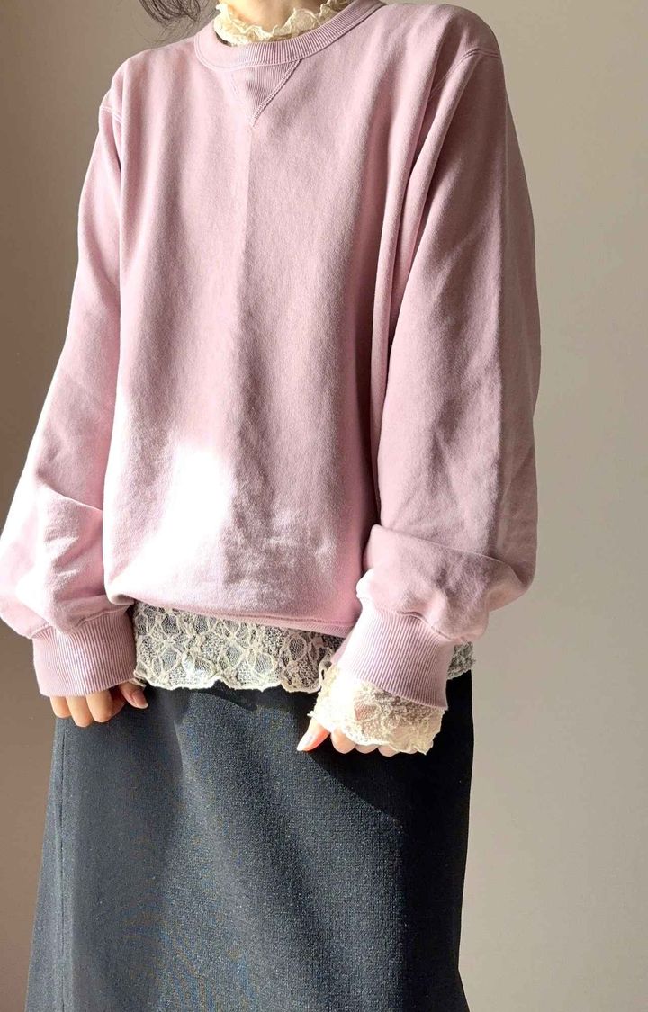 画像: ピンクスウェット ✕ レーストップス